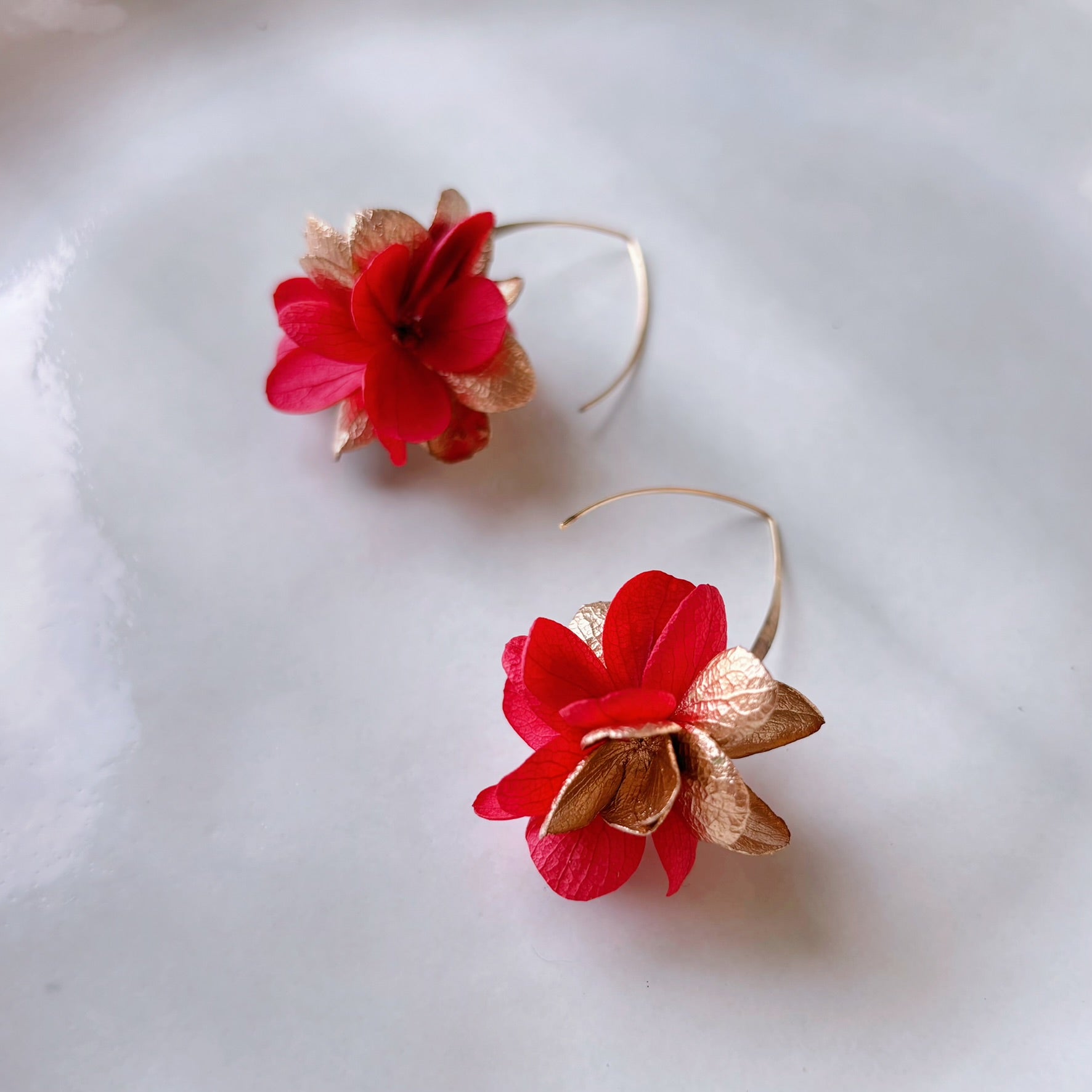 Accessoire mariage fleurs stabilisées rouges, bijou fait main raffiné
