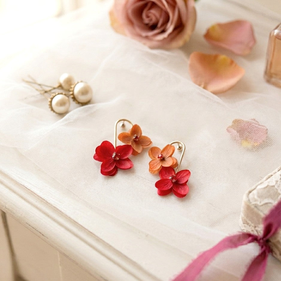 parure bijoux mariage fleurs stabilisées rouge et fuchsia bijoux floraux Hana&Alice