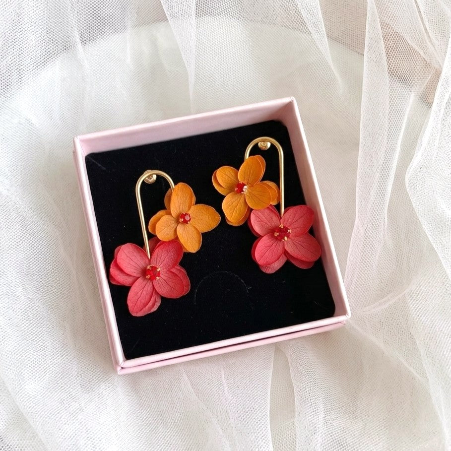 boucles d’oreilles mariage fleurs stabilisées rouge et orange bijou bohème chic