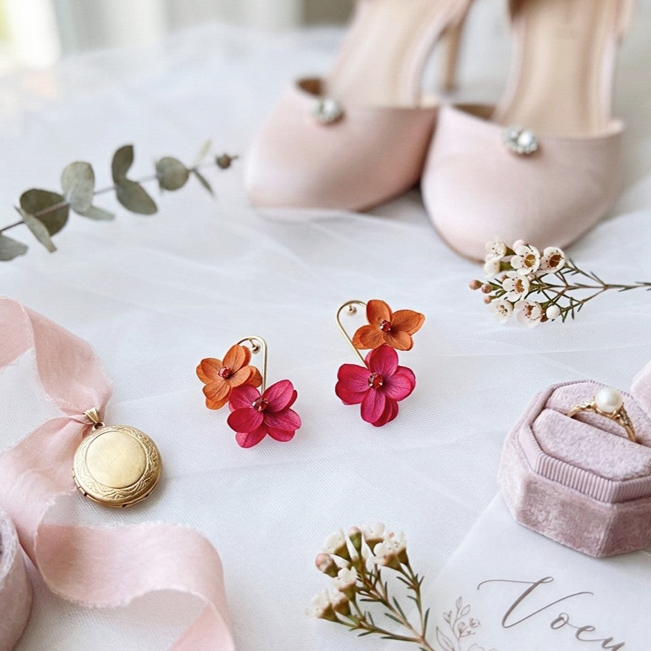 bijoux mariage fleurs stabilisées rouge et orange boucles d’oreilles florales Hana&Alice