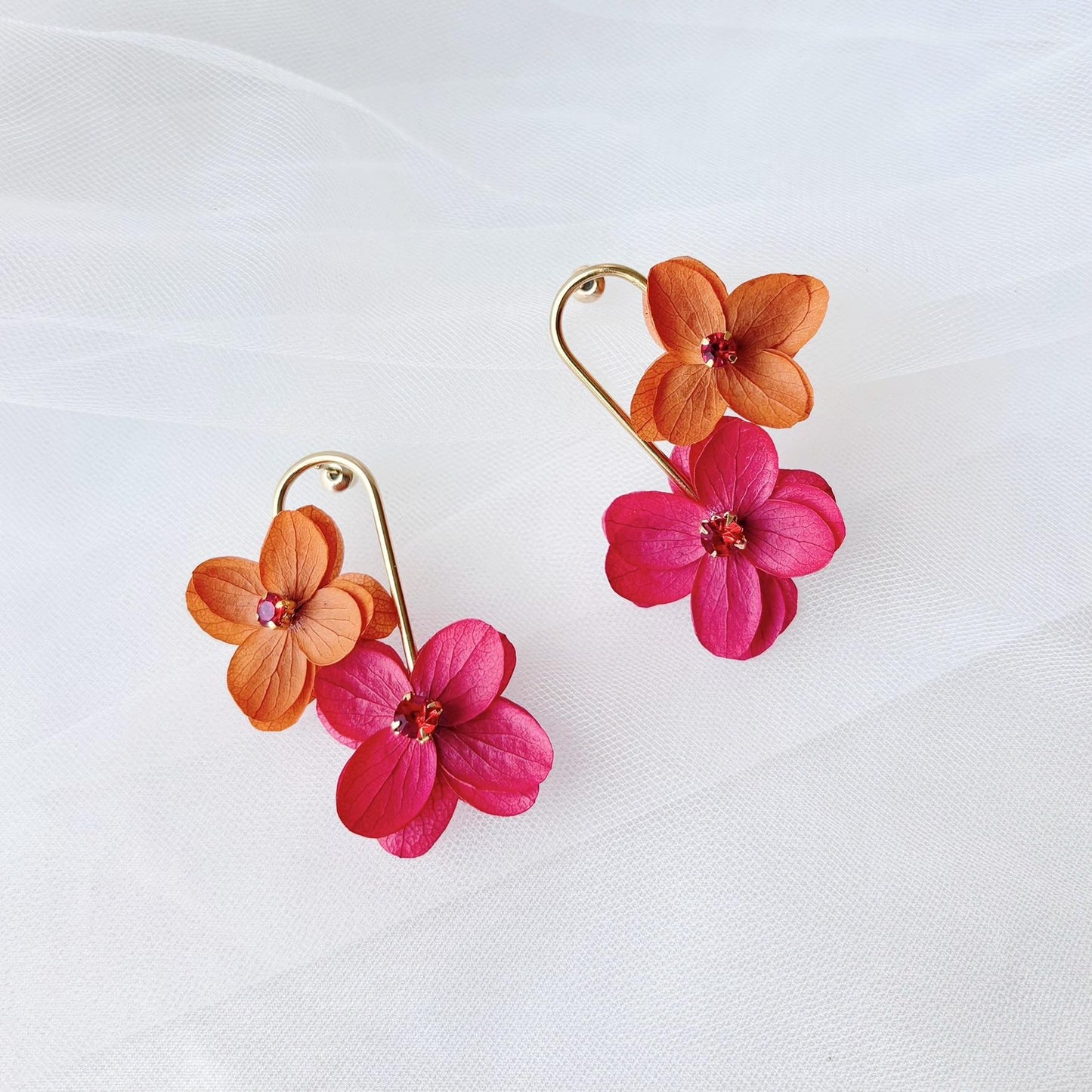 bijoux mariage fleurs stabilisées rouge et orange boucles d’oreilles florales Hana&Alice