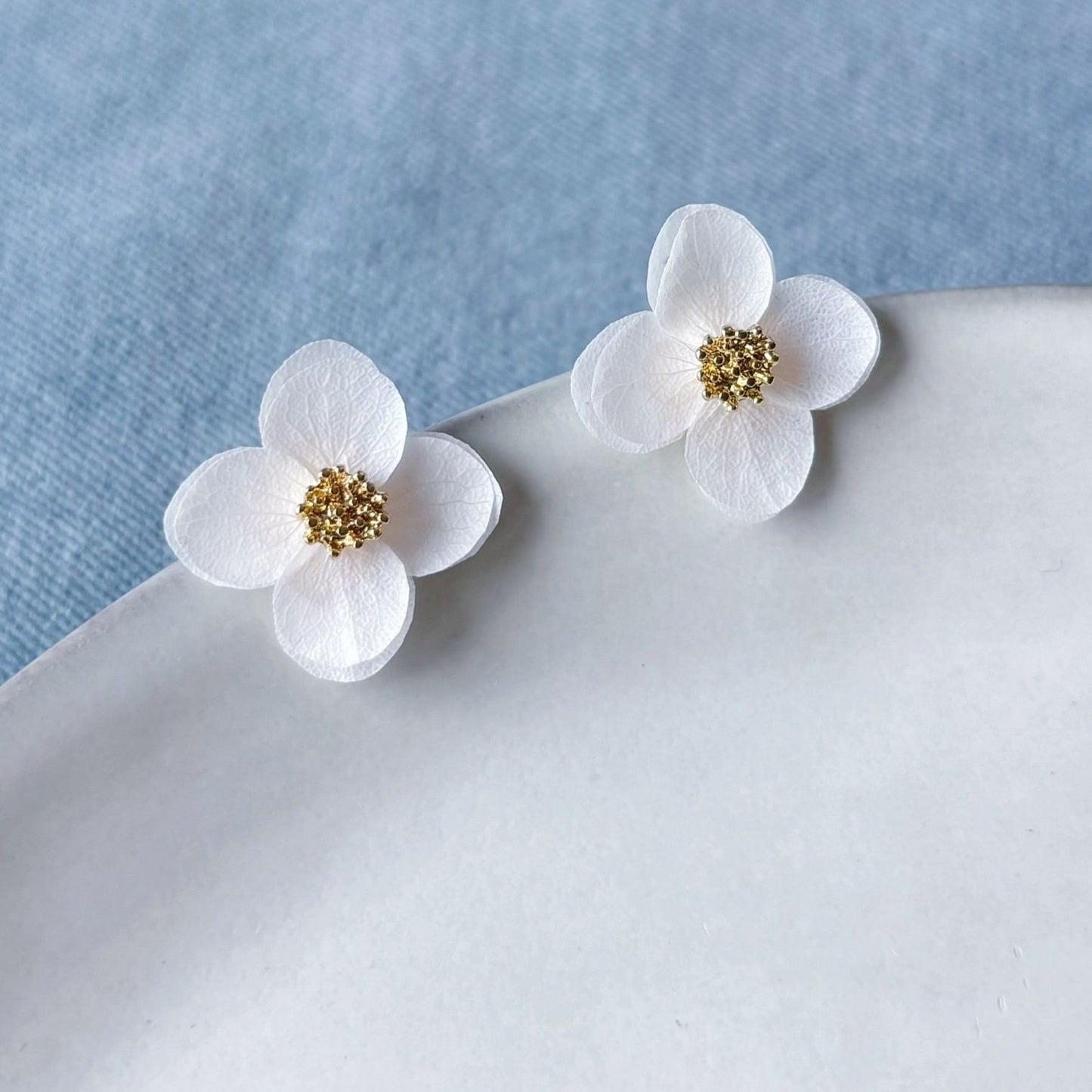 Bijoux mariée bohème chic, puces d’oreilles fleurs stabilisées Hana&Alice