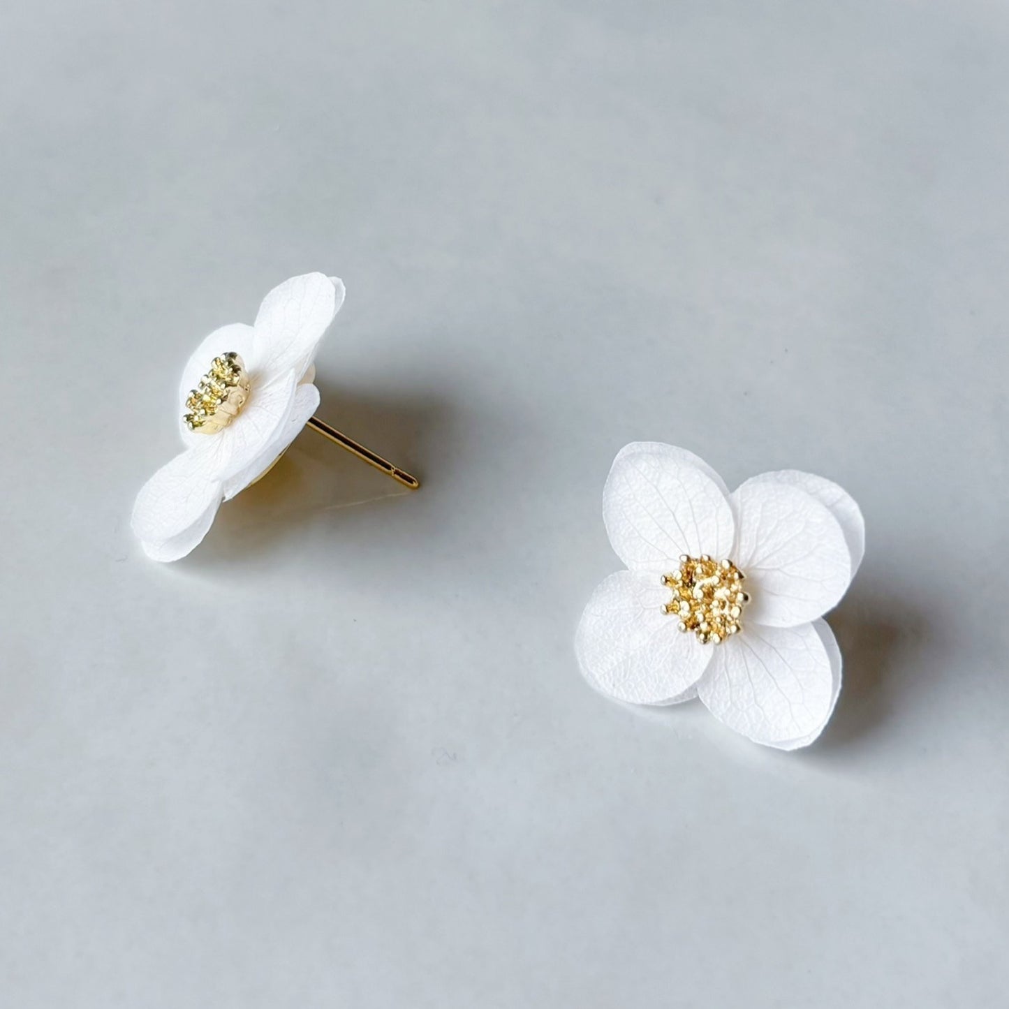 Puces d’oreilles fleurs pour parure bijoux mariage, création fait main