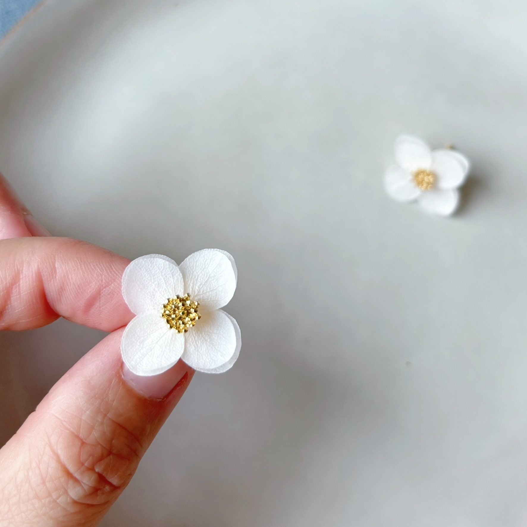 Puces d’oreilles fleurs stabilisées mariage, bijoux mariée bohème chic