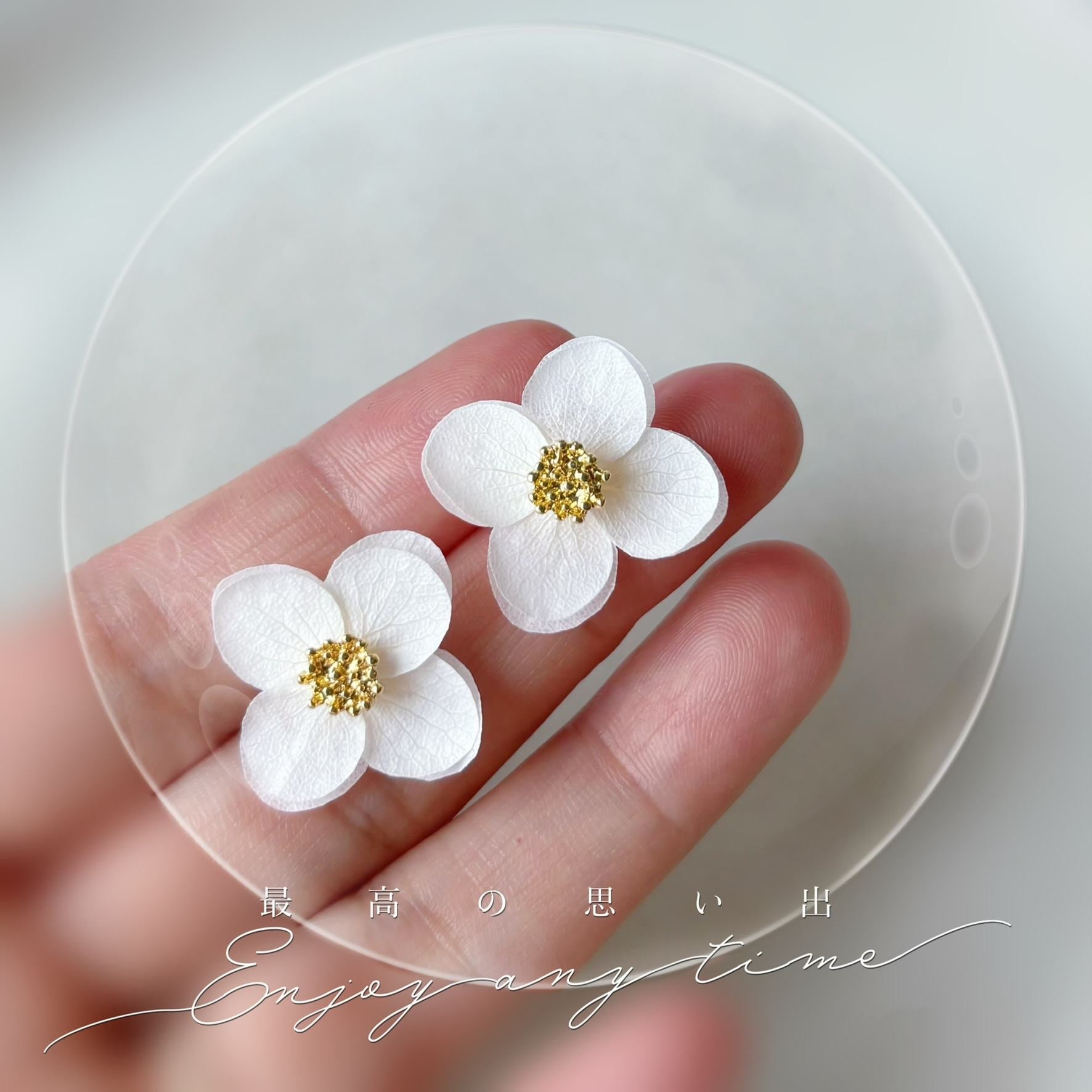 Boucles d’oreilles mariage minimalistes, fleurs stabilisées, bijou mariée fait main