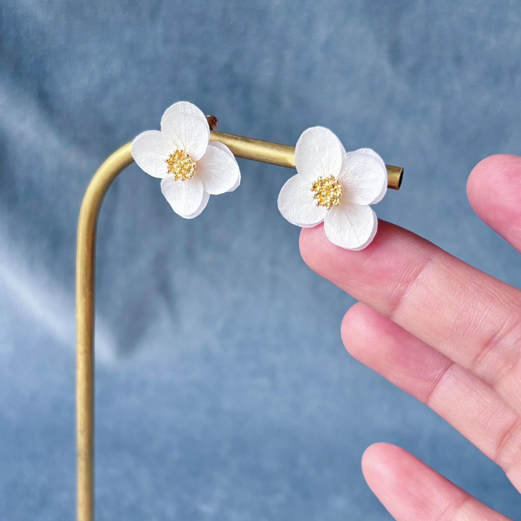 Boucles d’oreilles mariage fleurs stabilisées, bijou artisanal pour mariée