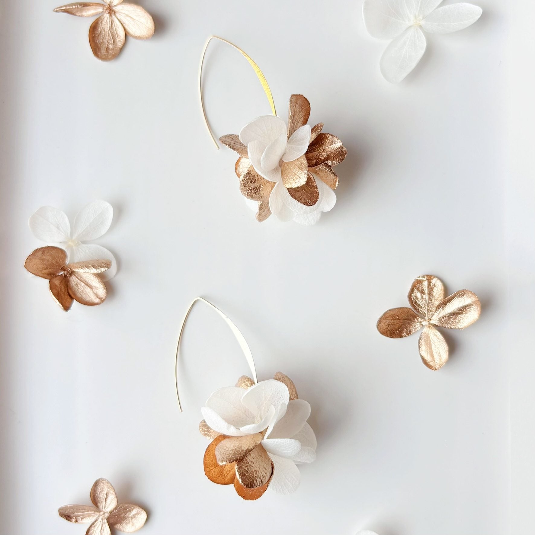Boucles d’oreilles florales Hana&Alice, bijou mariage fait main chic et intemporel.