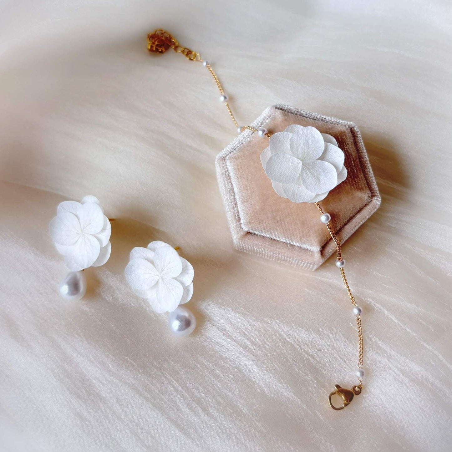 Création artisanale Hana&Alice – boucles d’oreilles mariage en fleurs naturelles stabilisées