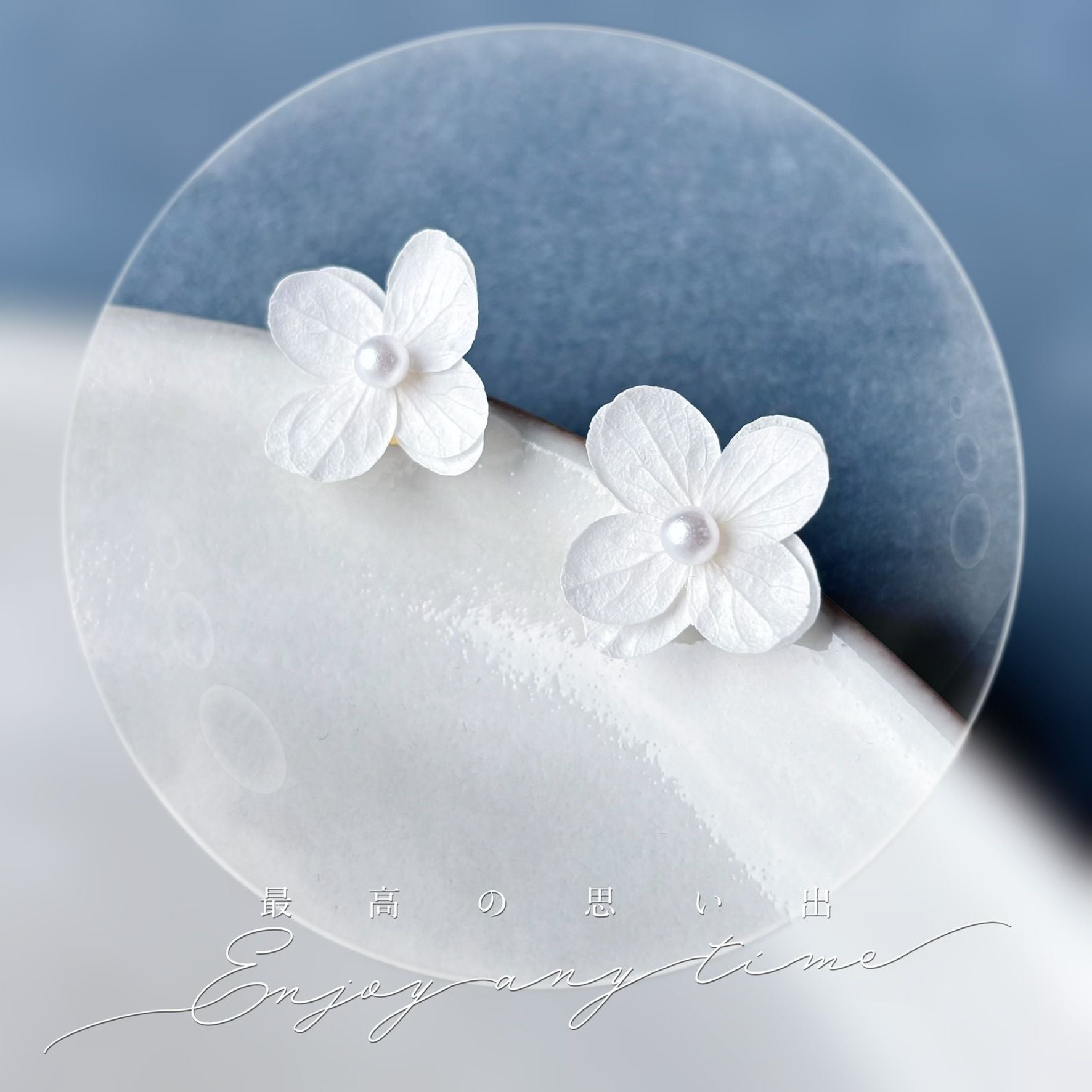 Boucles d’oreilles mariage Hana&Alice en hortensias stabilisés blancs