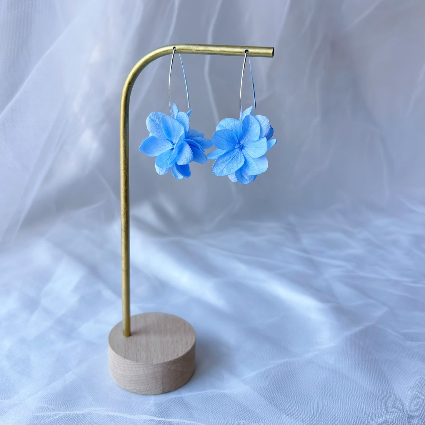 boucles d'oreilles fleur stabilisée bleue pour demoiselles d'honneur mariage