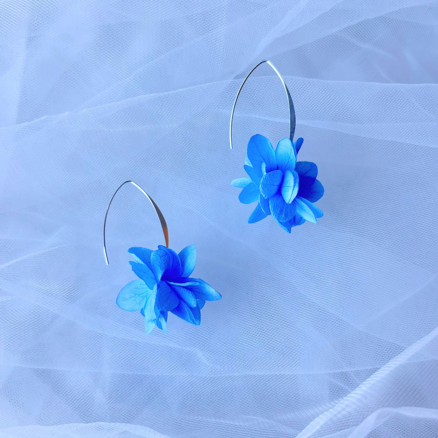 bijoux mariage fleur stabilisée bleue artisanat Hana&Alice hortensias stabilisés
