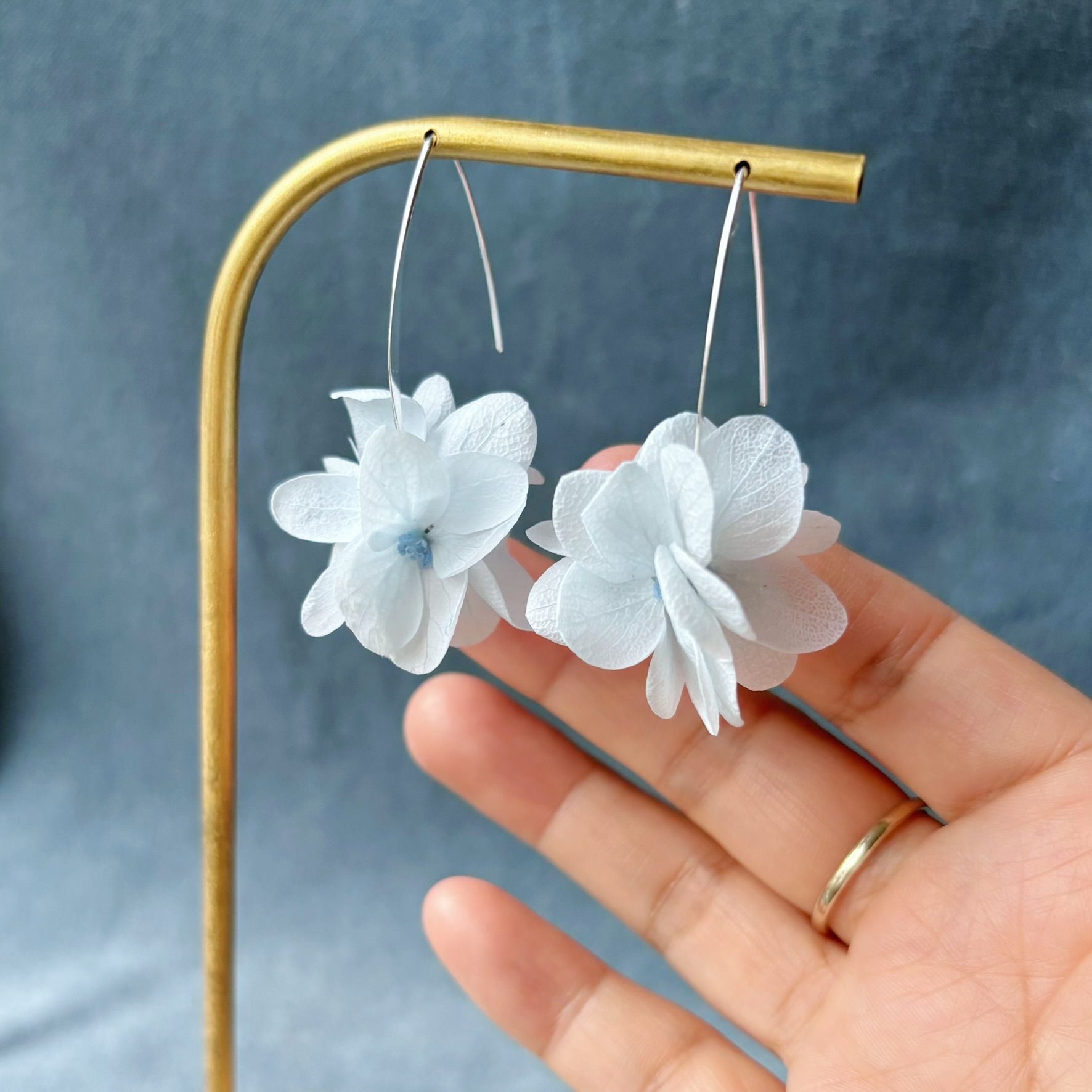 Boucles d’oreilles florales dorées Hana&Alice, cadeau Noël pour elle.