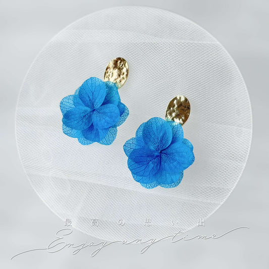 bijoux mariage fleurs stabilisées hortensias bleu naturel, bijoux mariage fleur bleue en hortensias stabilisés fait main Hana&Alice