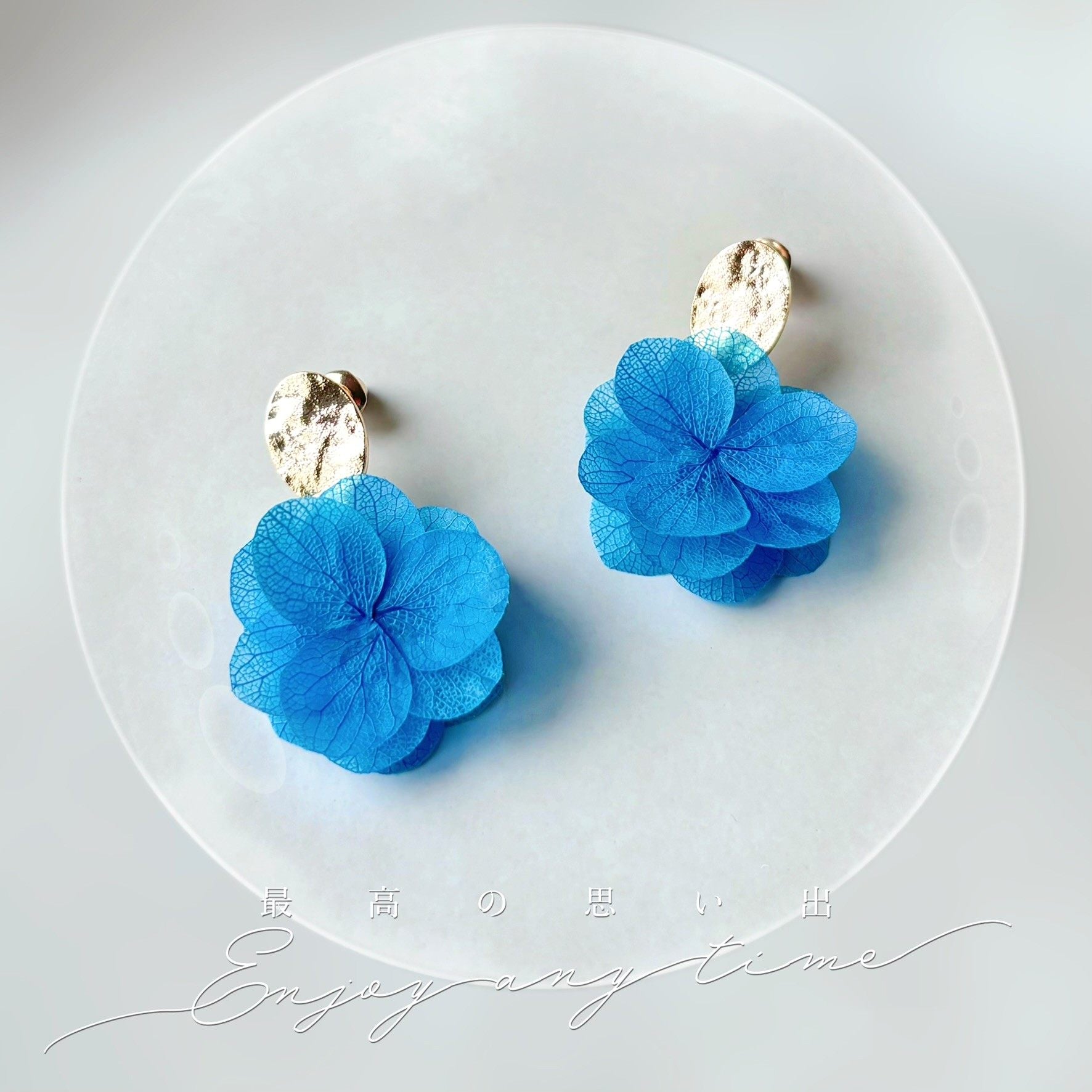bijoux mariage fleurs stabilisées hortensias bleu naturel, bijoux mariage fleur bleue en hortensias stabilisés fait main Hana&Alice