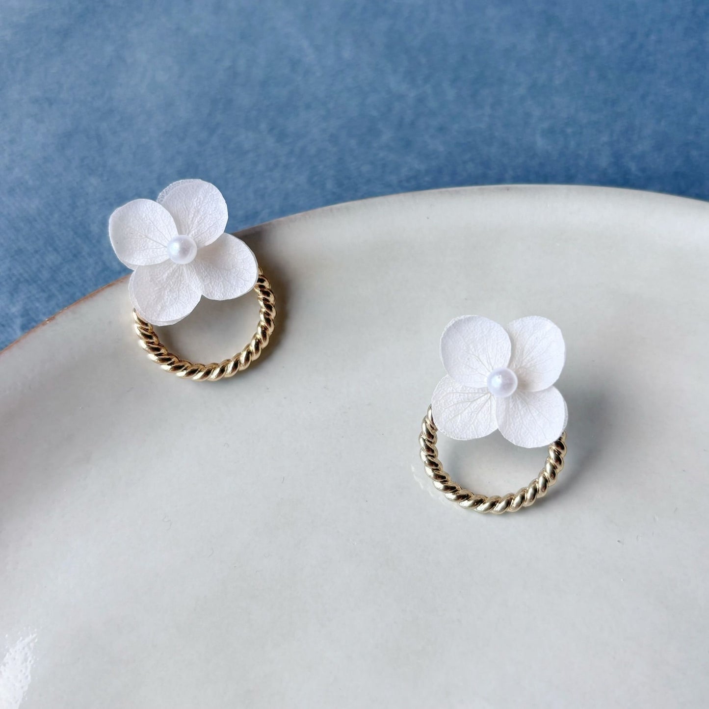 Bijoux mariée perle et fleurs stabilisées, création artisanale mariage