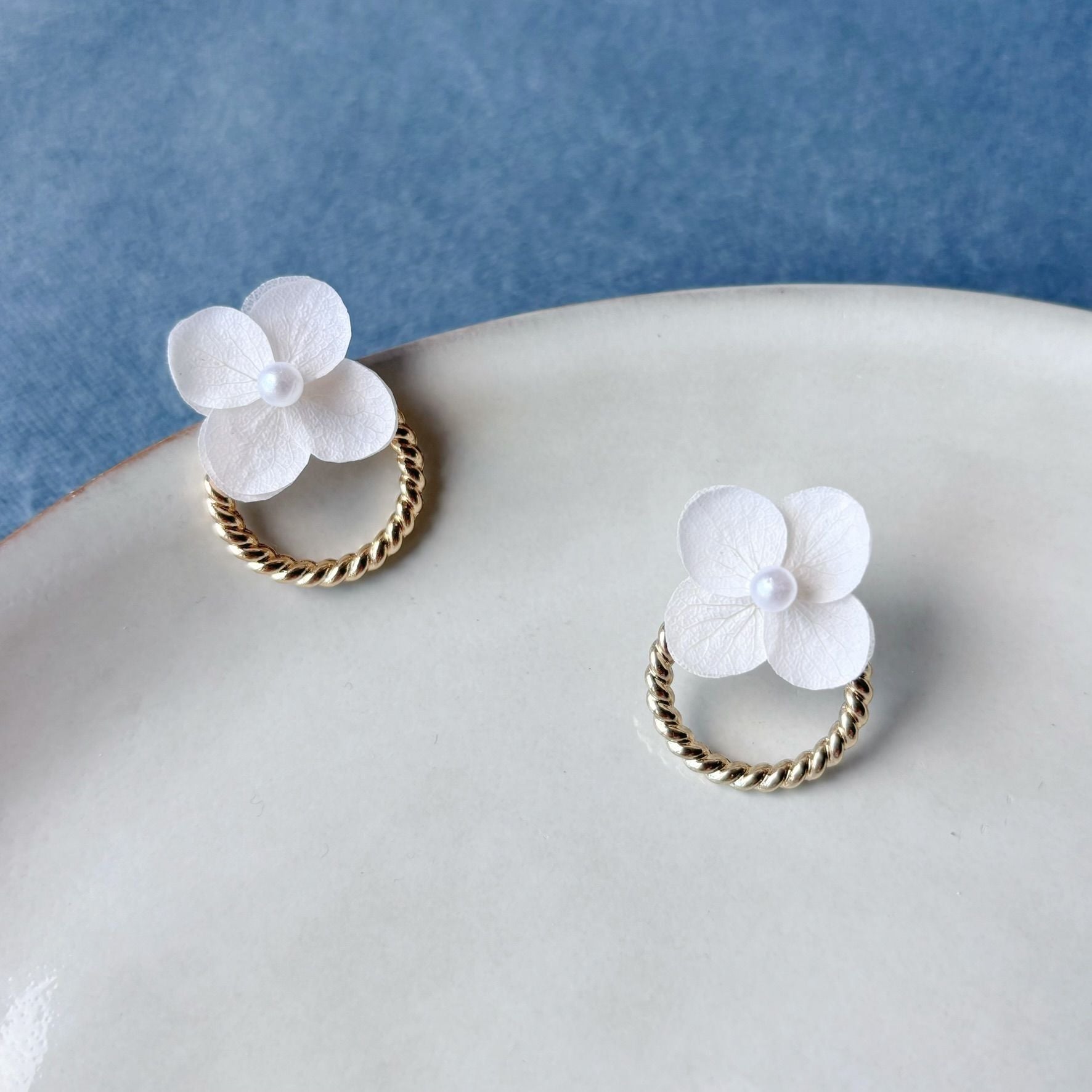 Bijoux mariée perle et fleurs stabilisées, création artisanale mariage