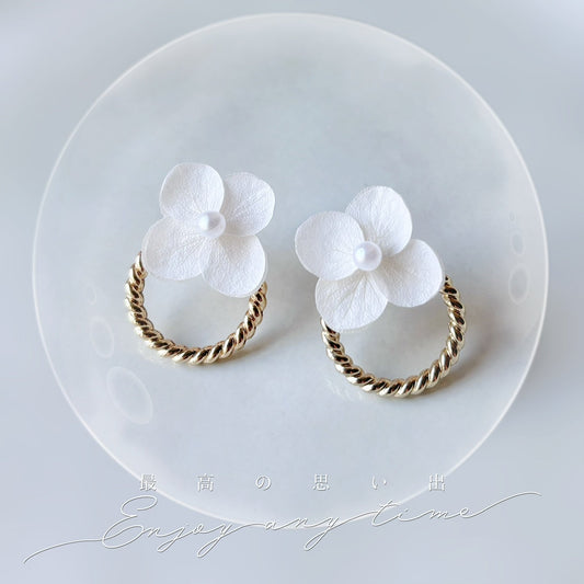 Puces d’oreilles fleurs stabilisées mariage, bijoux mariée perle délicate