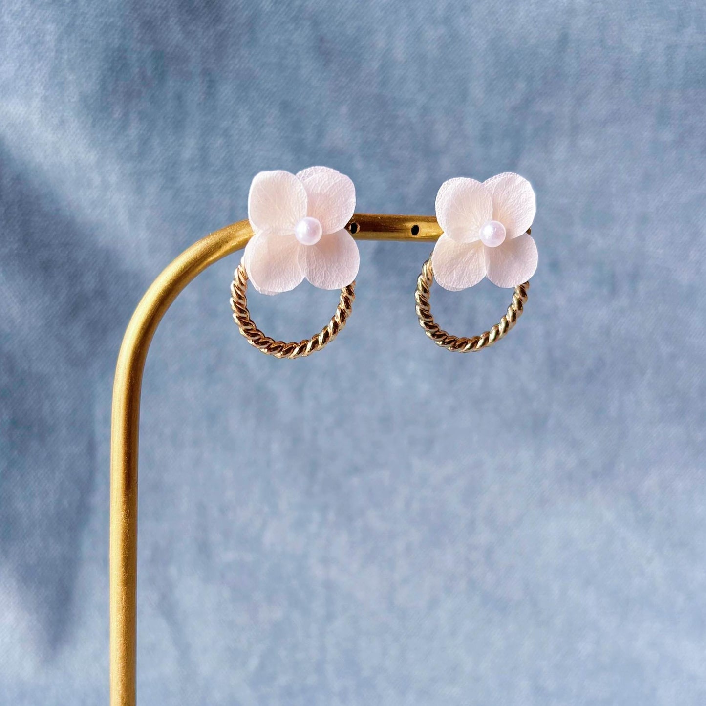 Boucles d’oreilles mariage créoles torsadées, style bohème chic