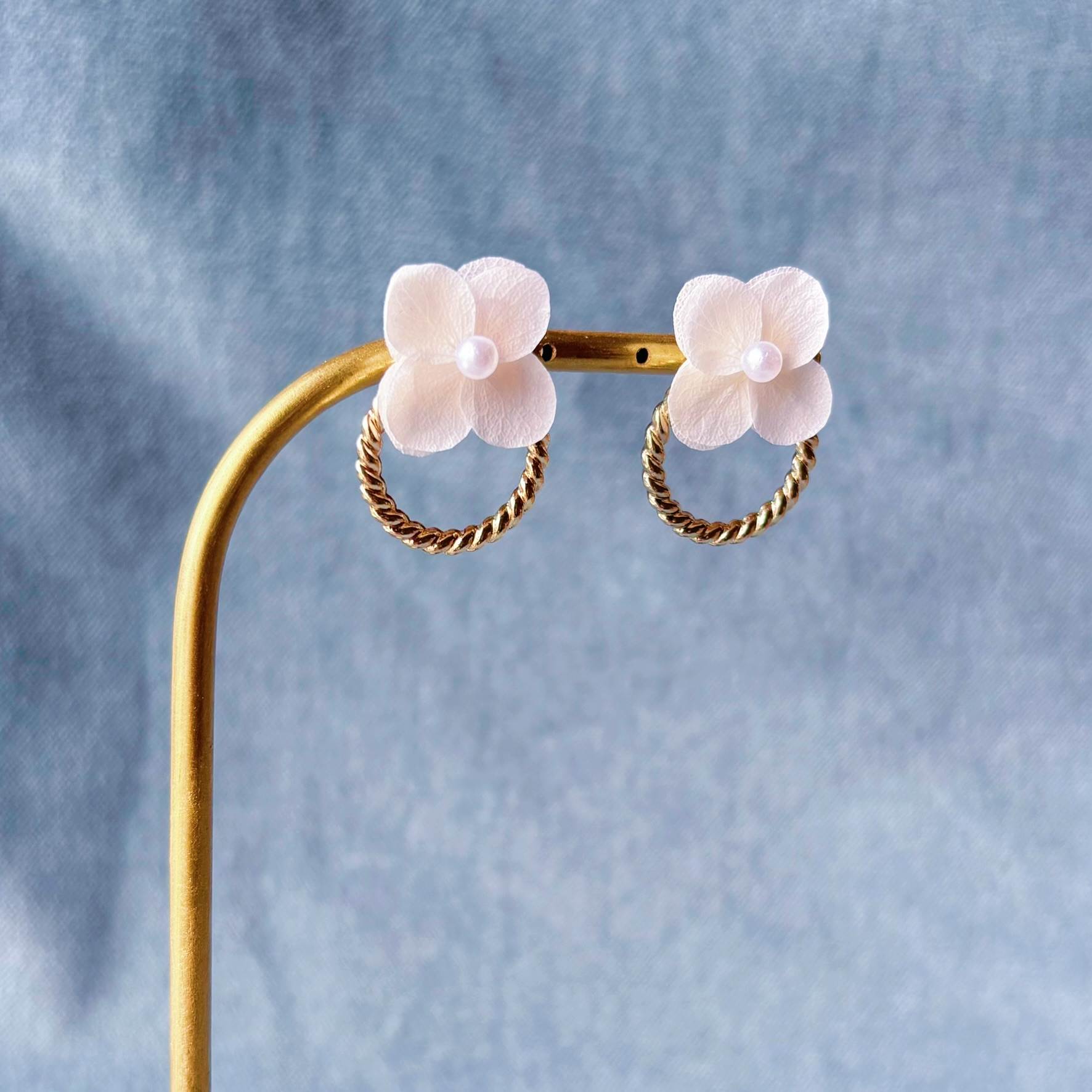 Boucles d’oreilles mariage créoles torsadées, style bohème chic