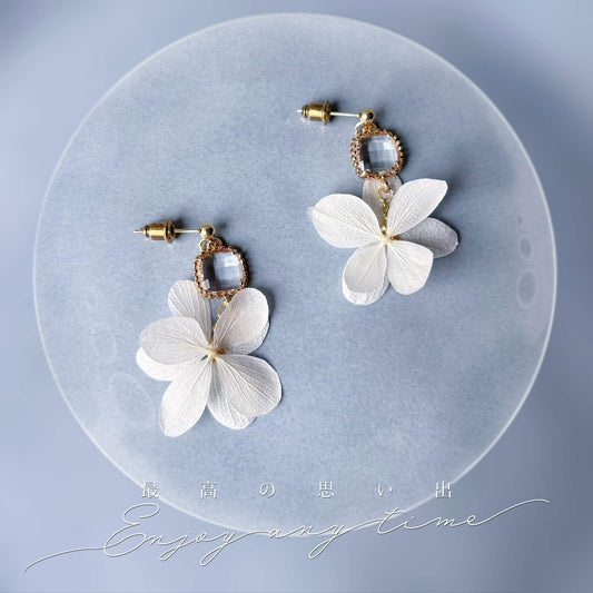 Boucles d’oreilles mariage chic breloque verre – bijou floral artisanal
