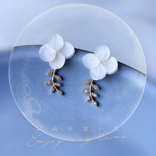 Bijoux mariage poétiques Hana&Alice boucles d’oreilles hortensias stabilisés