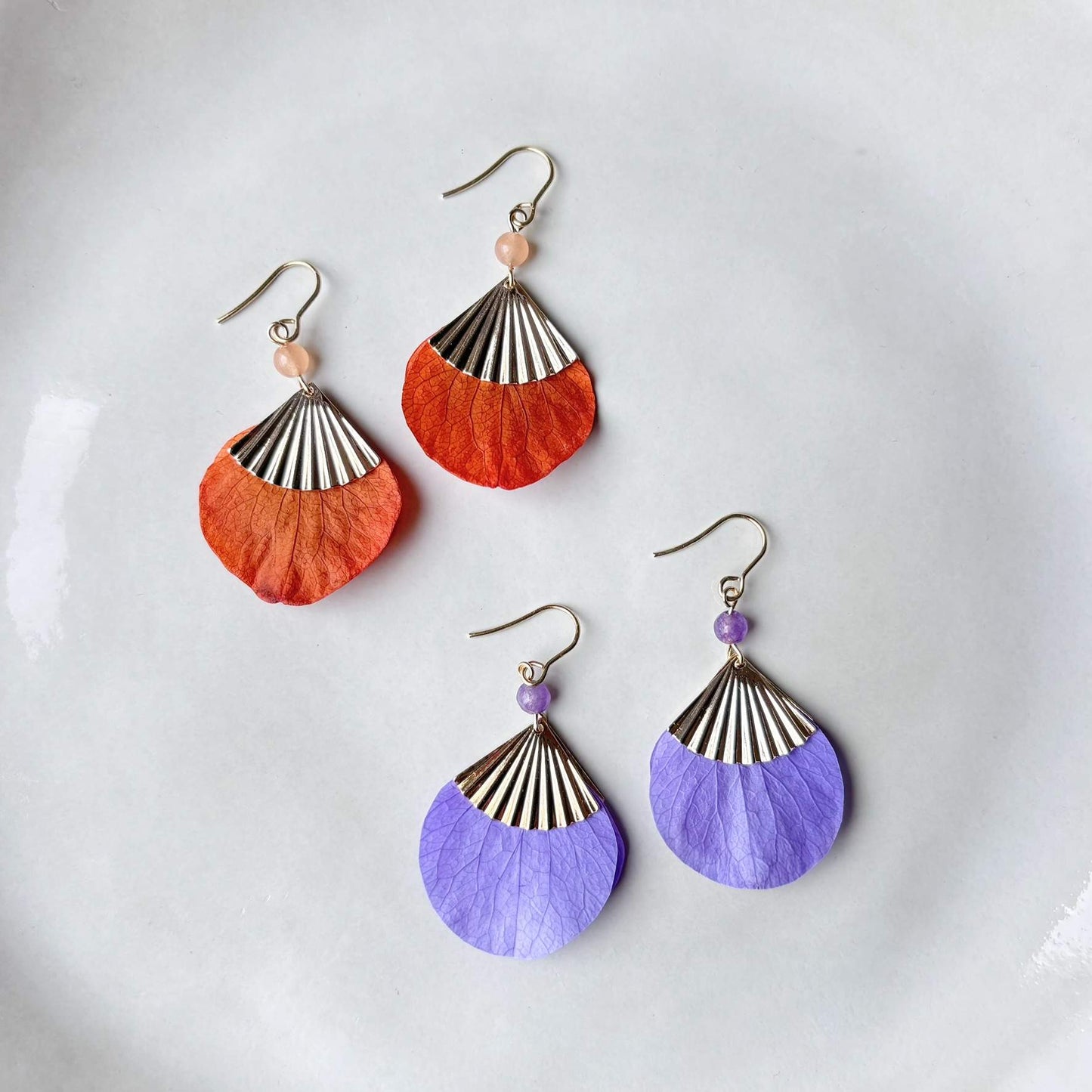 Parure de bijoux pour mariage en fleurs stabilisées orange terracotta et perle,  pour mariée et demoiselles d'honneur. 