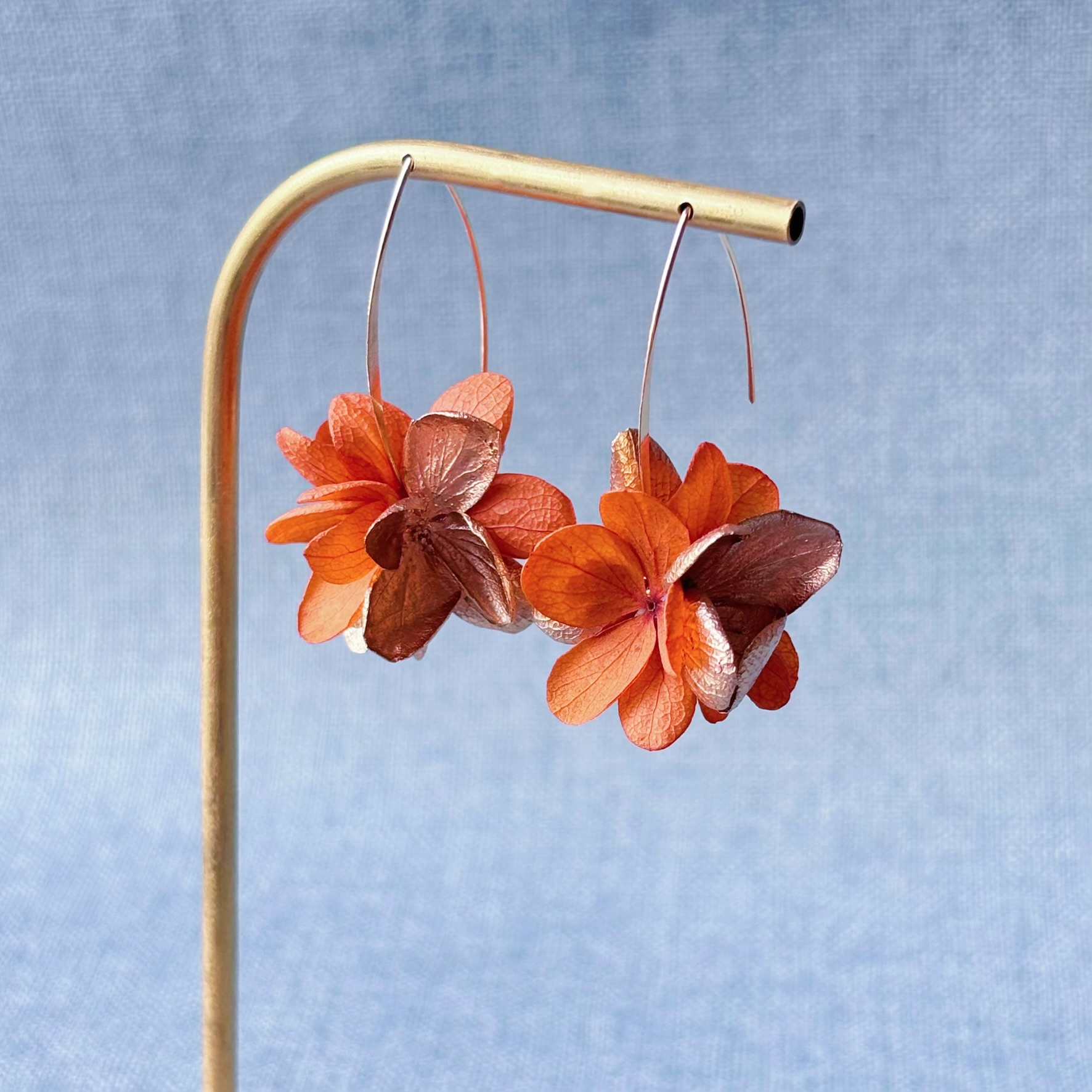 Boucles d’oreilles mariage originales Hana&Alice, tons chauds et éclat doré.