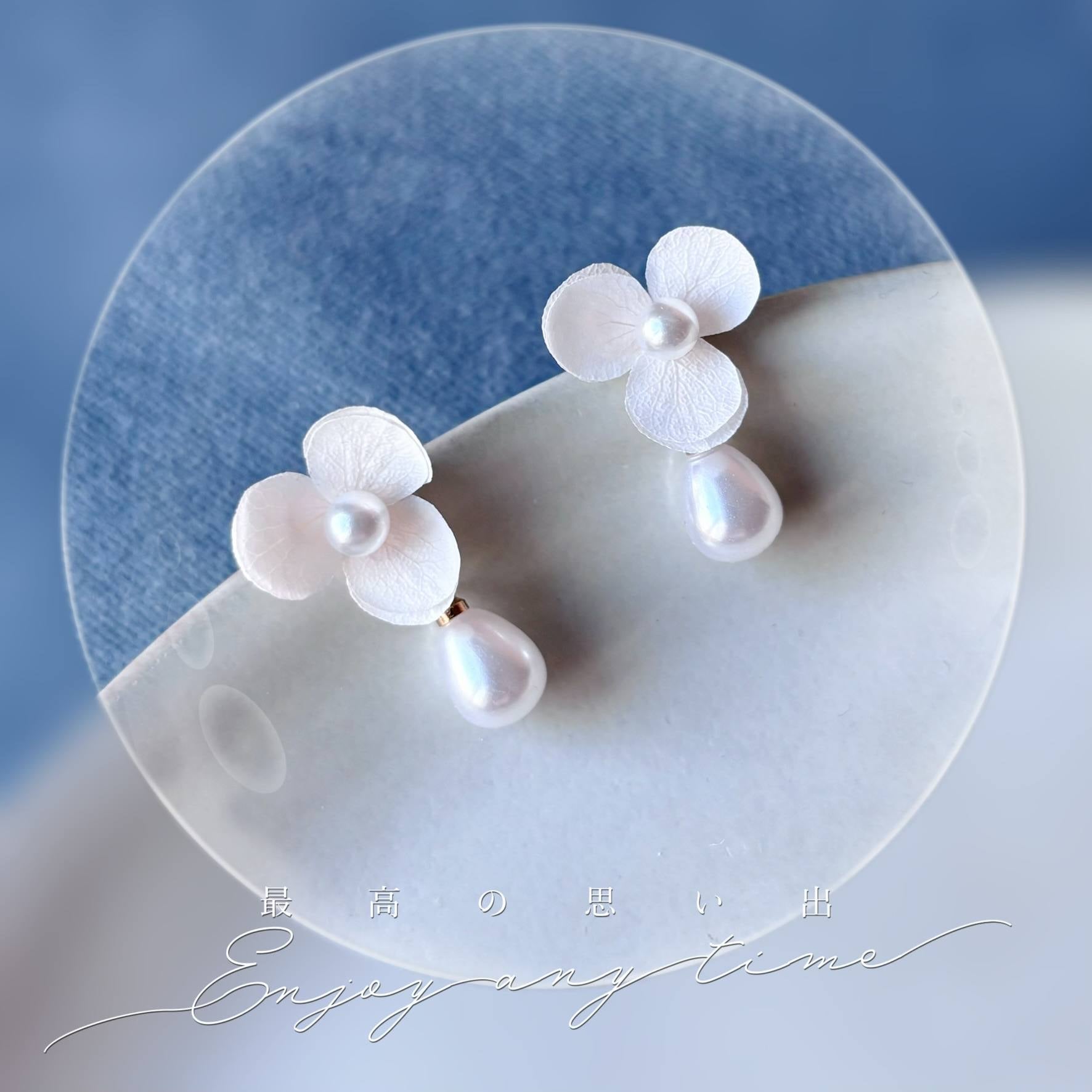 Parure bijoux mariage fleurs stabilisées, boucles d’oreilles blanches faites main