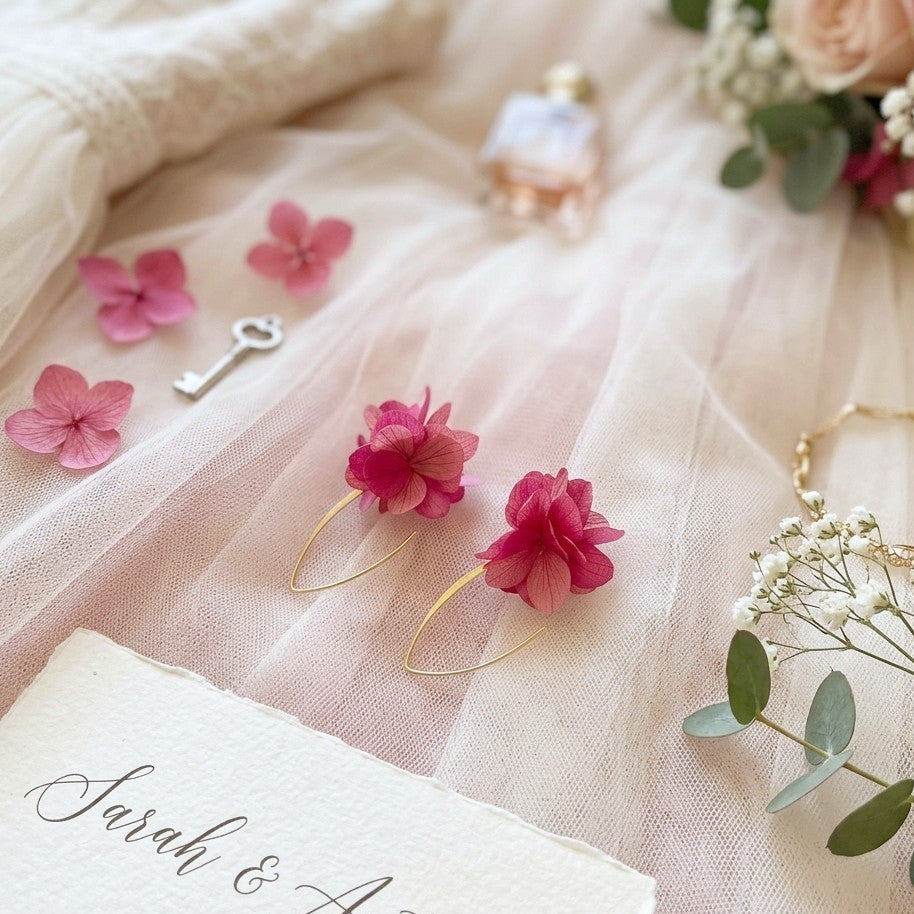boucles d’oreilles fleurs naturelles pour mariage romantique et moderne
