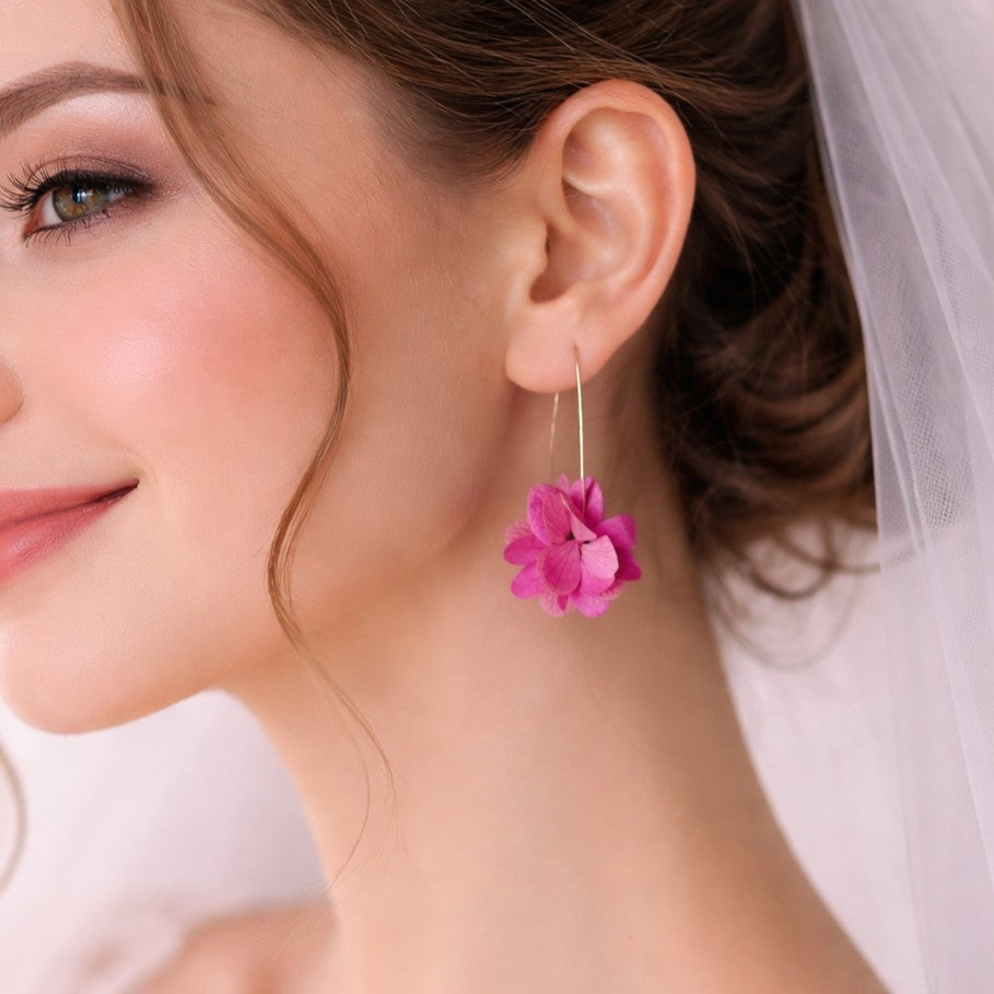 boucles d’oreilles mariage bohème avec fleurs stabilisées fuchsia et vieux rose