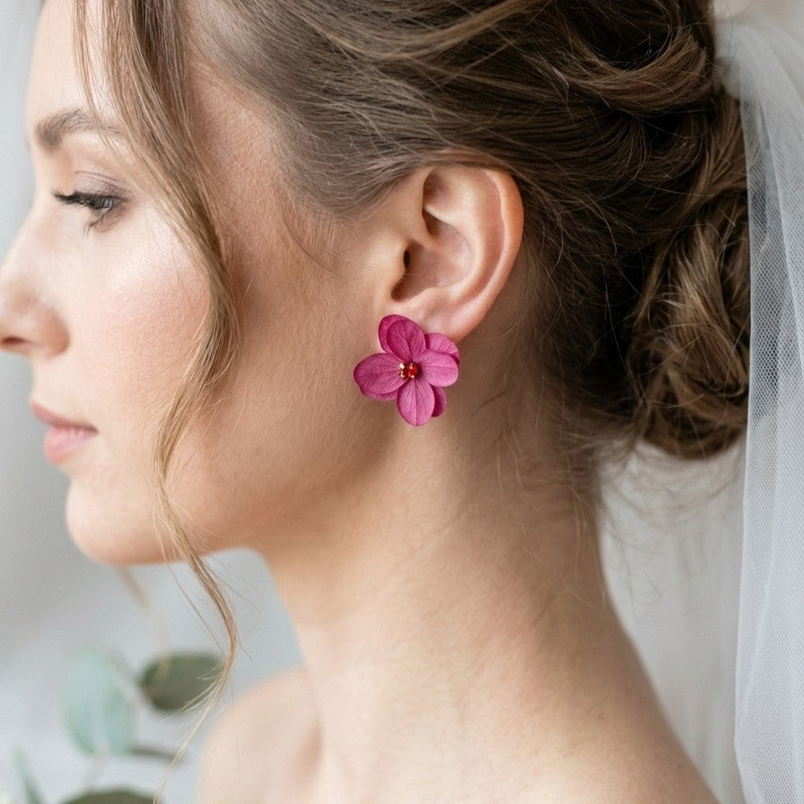 Boucles d’oreilles fleurs stabilisées fuchsia, bijoux mariage artisanaux Hana&Alice