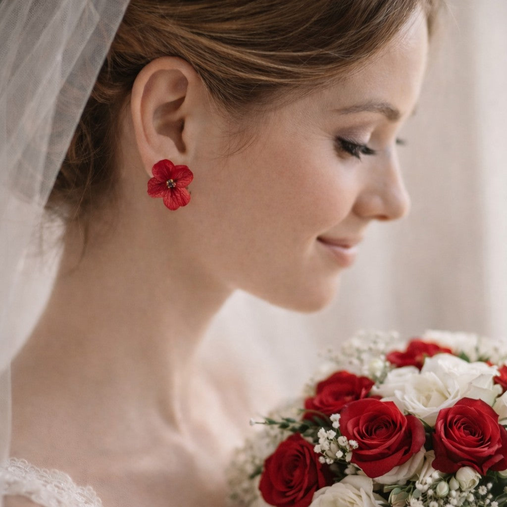 Cadeau demoiselles d’honneur : boucles d’oreilles mariage fuchsia en fleurs stabilisées