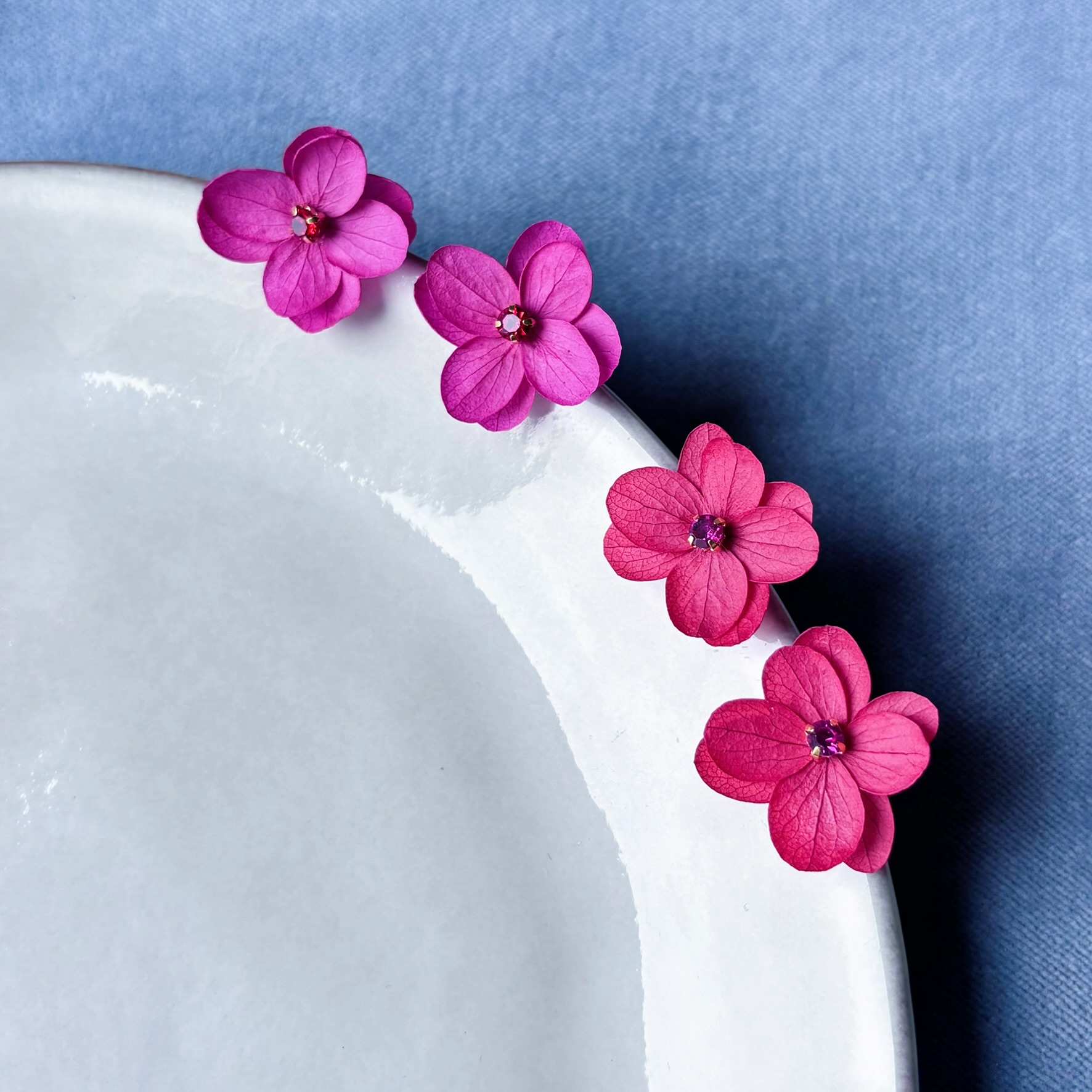 Boucles d’oreilles mariage florales, parure bijoux mariage rouge et fuchsia, artisanales.