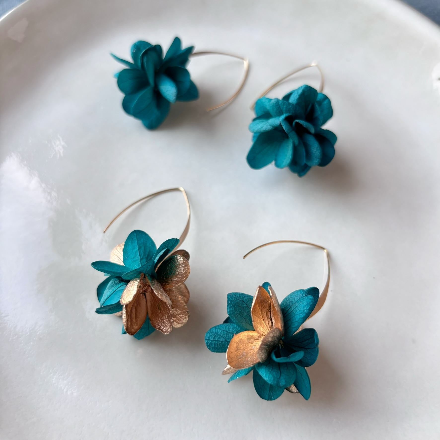 Bijoux mariage bleu vert et doré, fait main avec véritables fleurs stabilisées