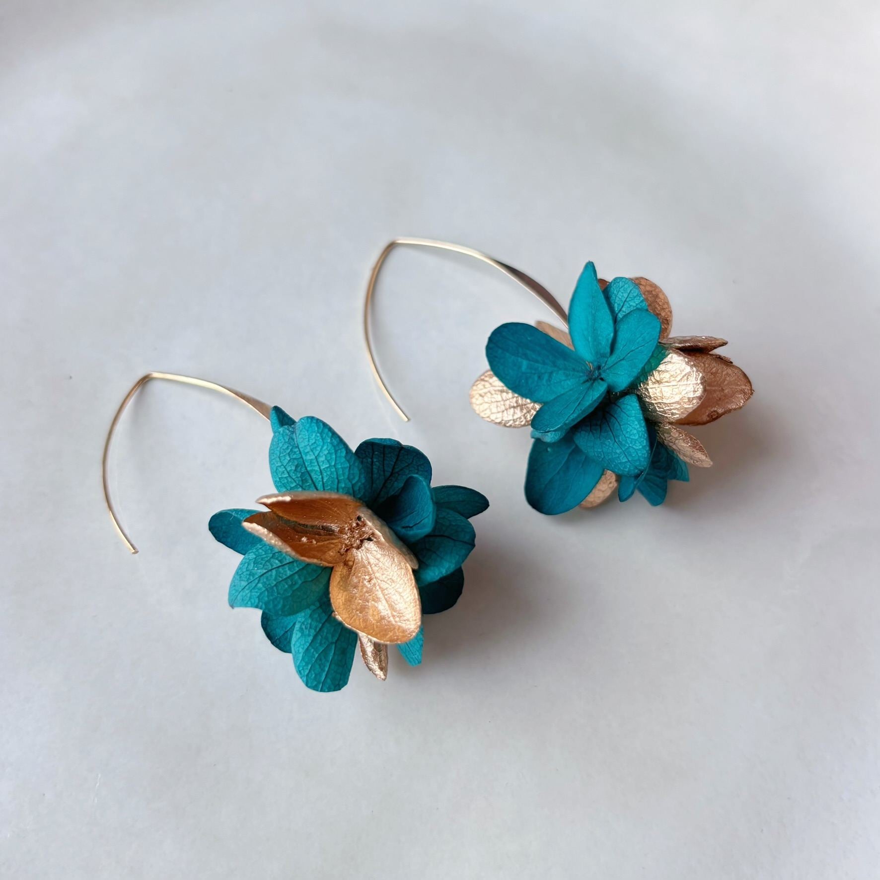 Boucles d’oreilles vert et doré, création artisanale Hana&Alice pour mariage élégant