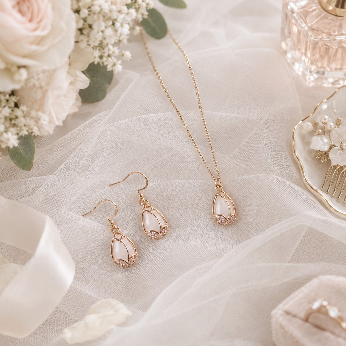 Boucles d’oreilles mariage élégantes avec imitation opale et zircone