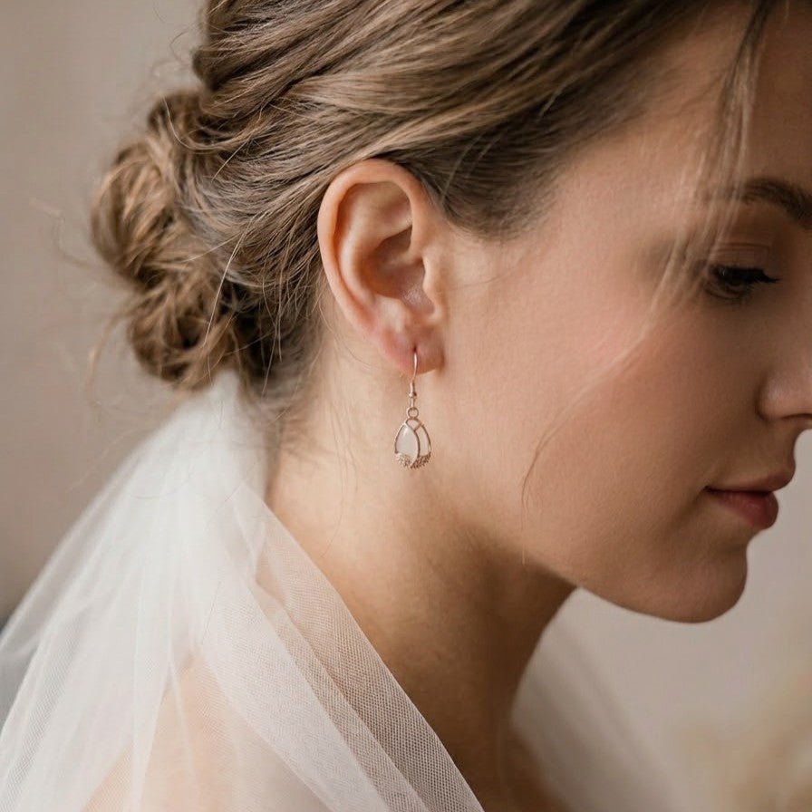 Boucles d’oreilles dorées délicates pour demoiselle d’honneur