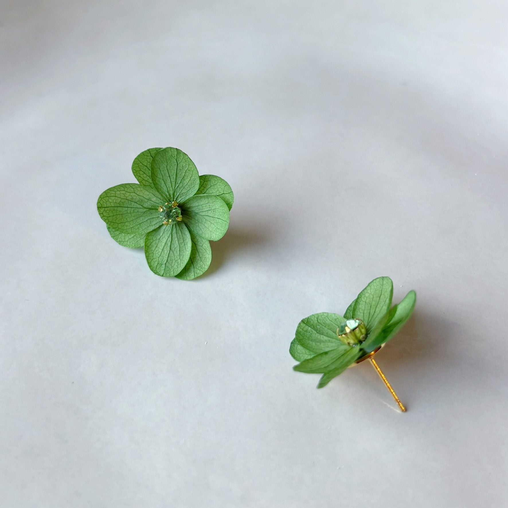 Bijoux demoiselles d’honneur vert, boucles d’oreilles fleurs stabilisées