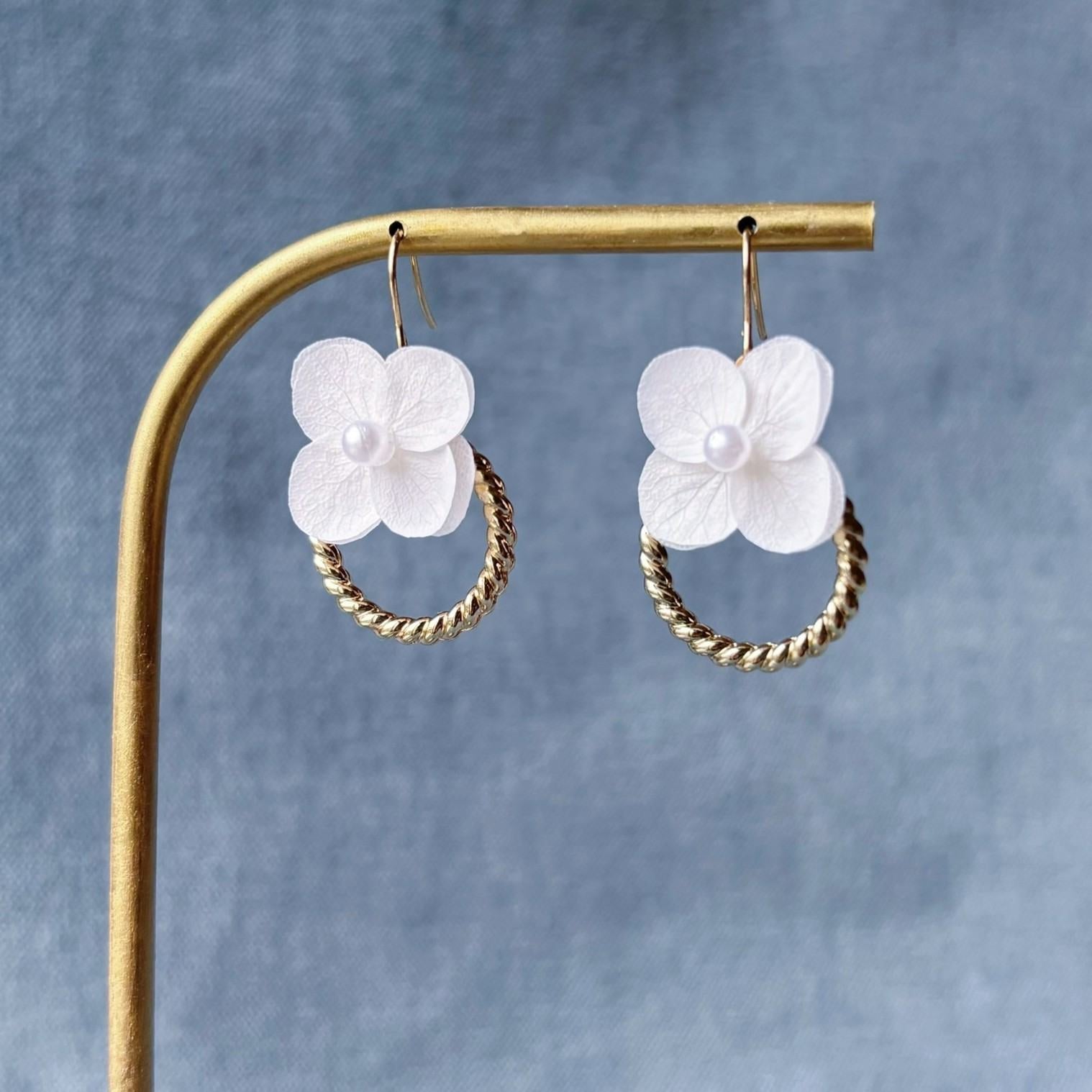 Création artisanale Hana&Alice, boucles d’oreilles mariage en fleurs stabilisées