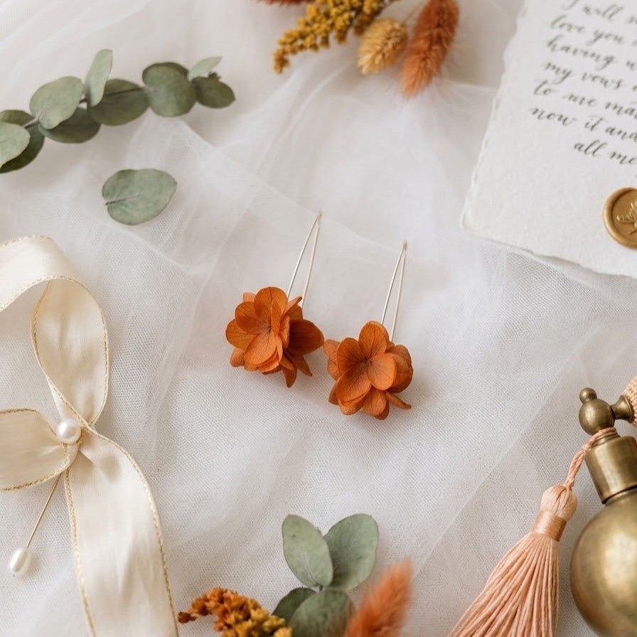 Boucles d’oreilles en crochet et fleurs stabilisées orange terracotta, pour mariage champêtre bohème