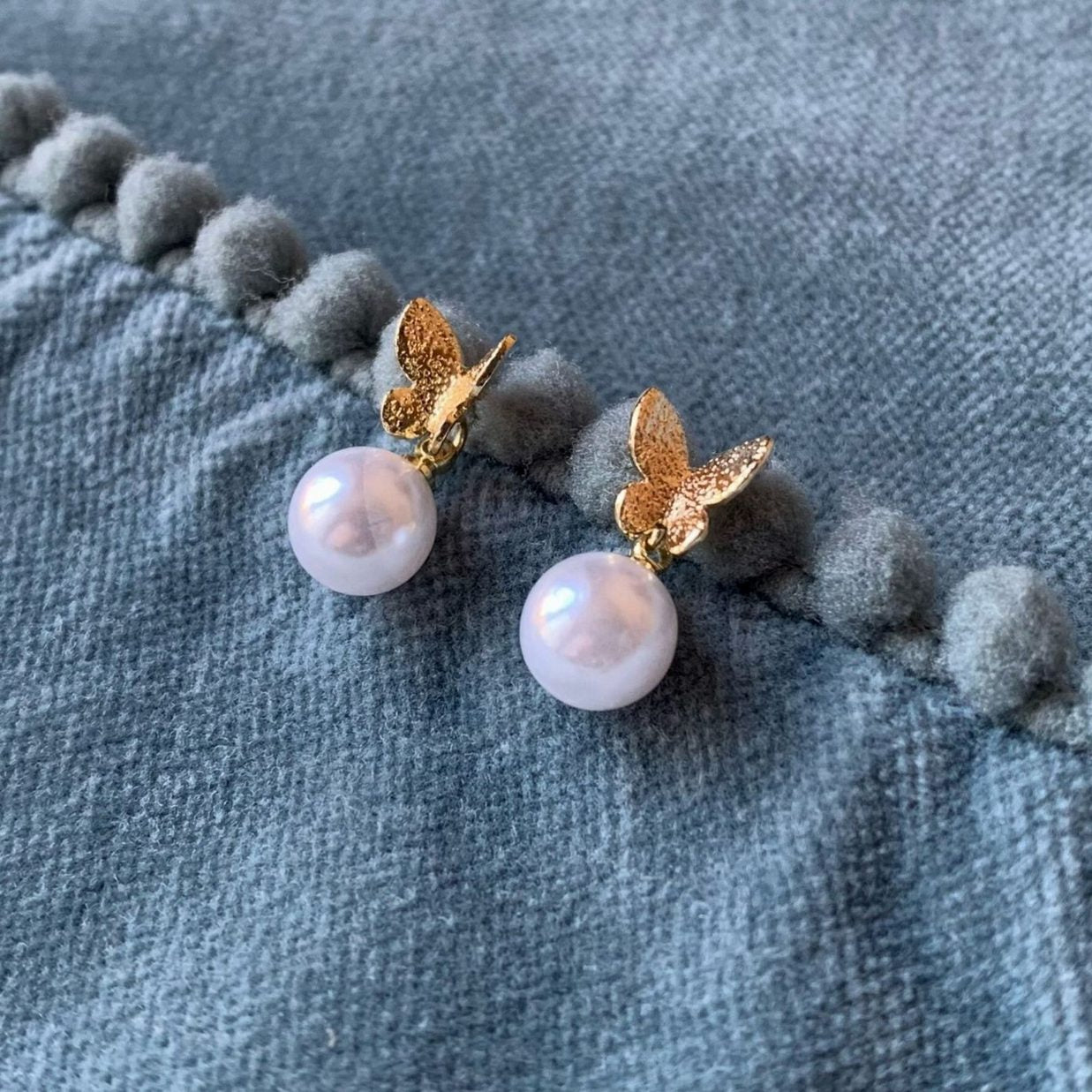 NABIE S Boucles d'oreilles mariage papillon doré et perle ronde