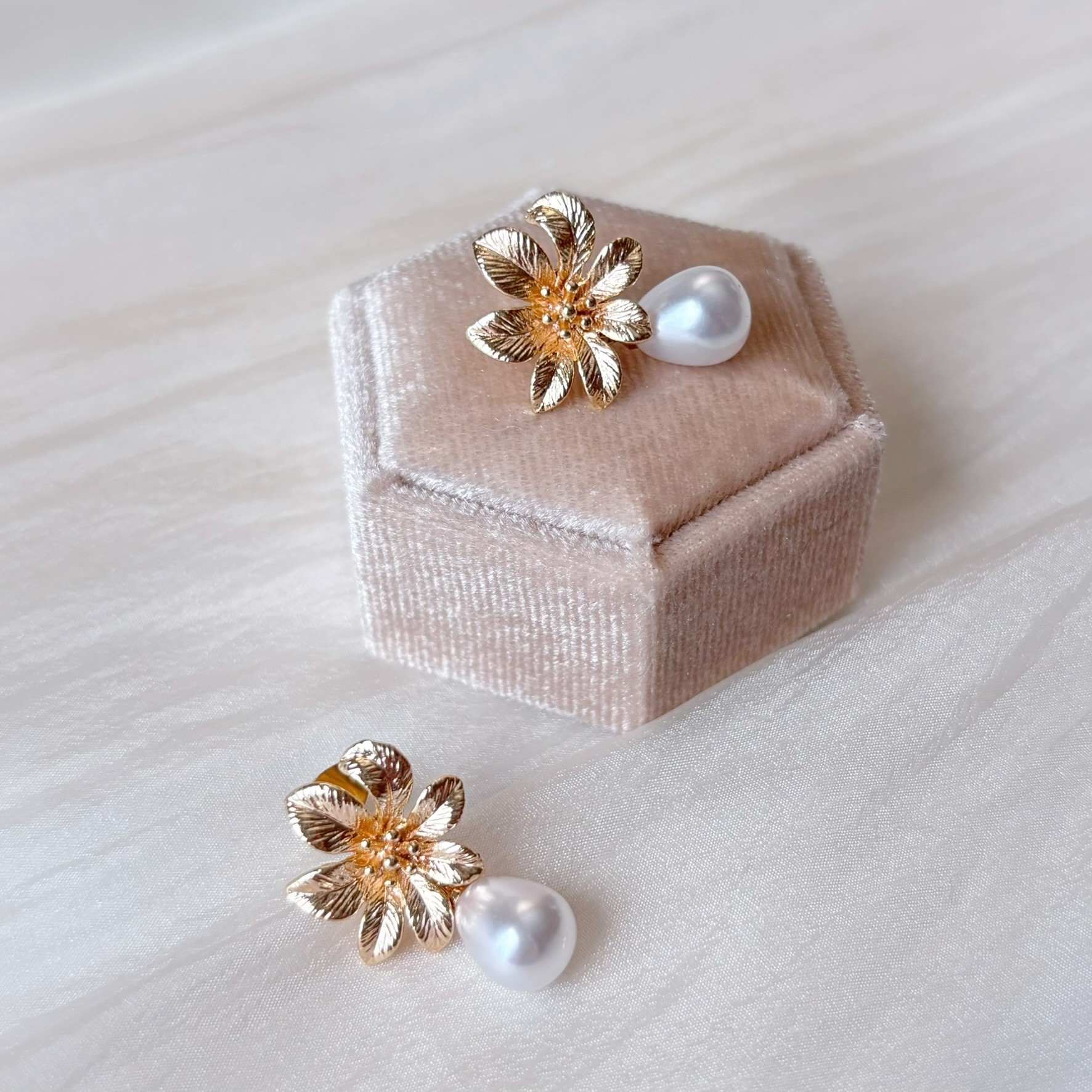 Boucles d’oreilles mariage perle chic et intemporelles Hana&Alice.