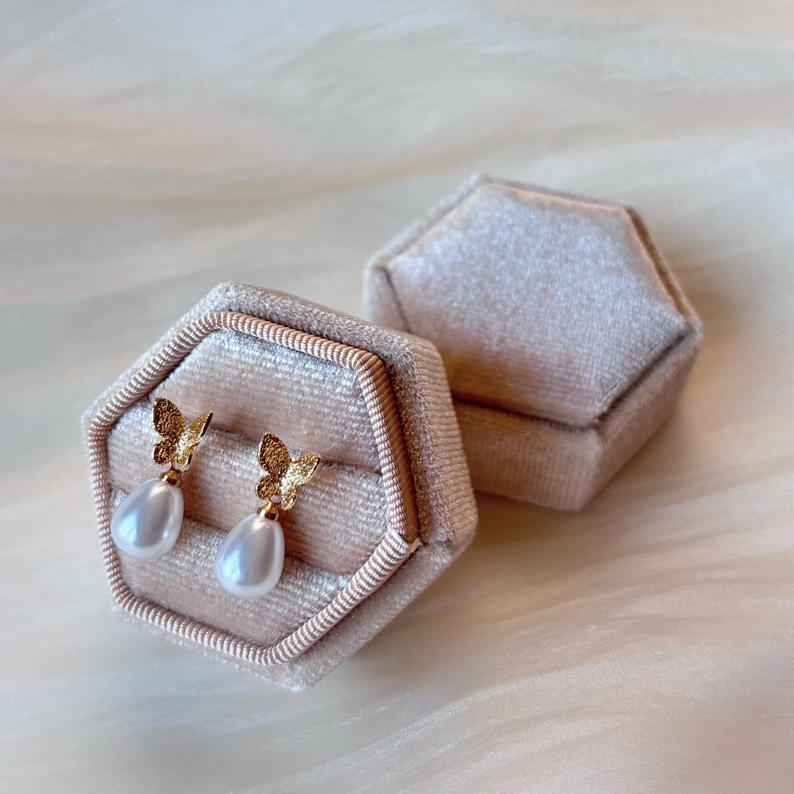 Parure de bijoux mariage perle Hana&Alice, une touche de luxe et d’élégance pour le grand jour.