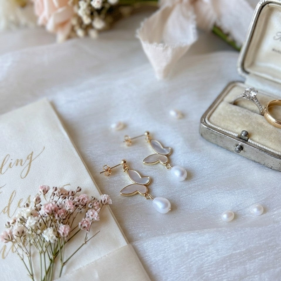 Collier fait main avec papillon nacré et perle naturelle, bijou unique pour sublimer une mariée