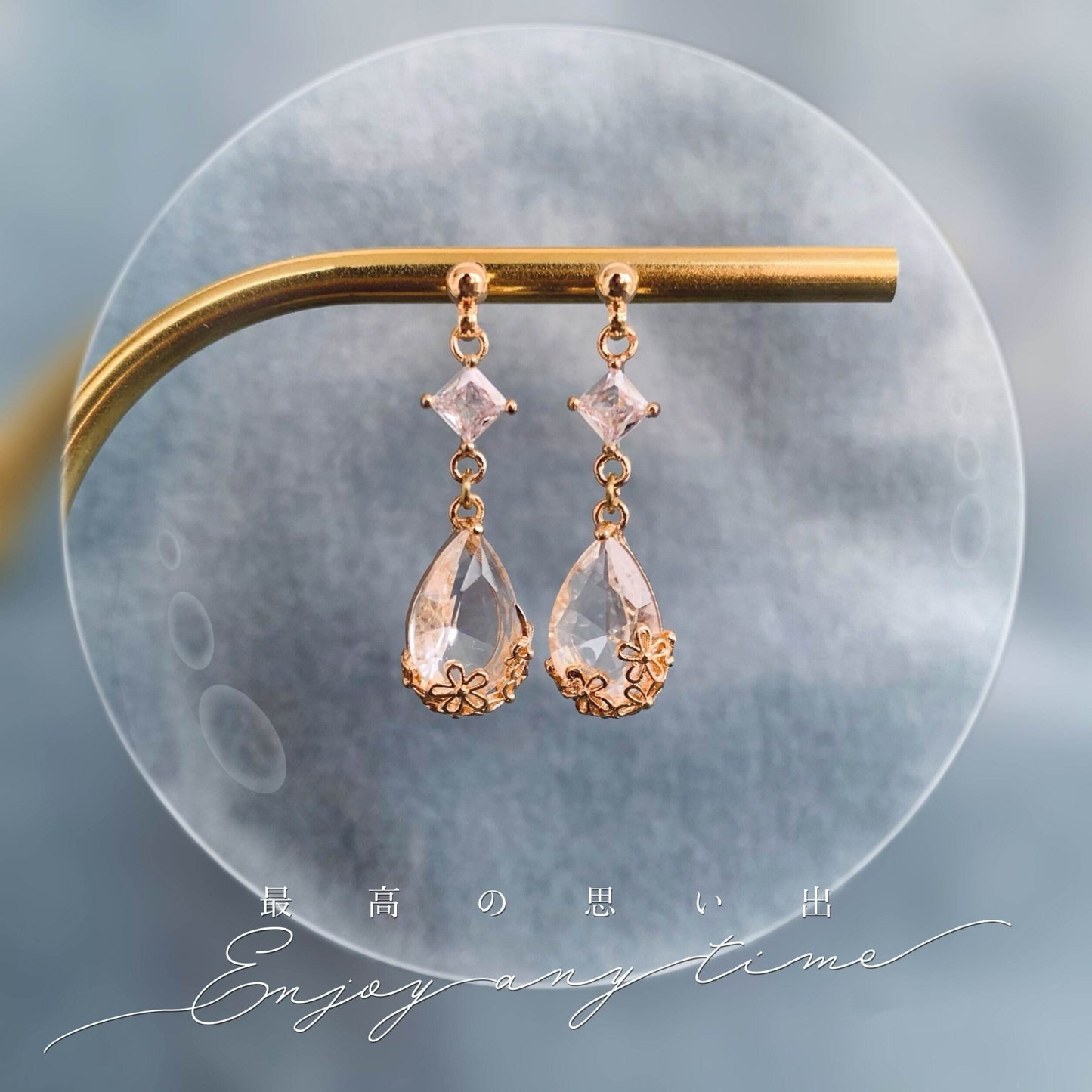 Bijoux de mariée légers avec bille dorée et pendentif floral