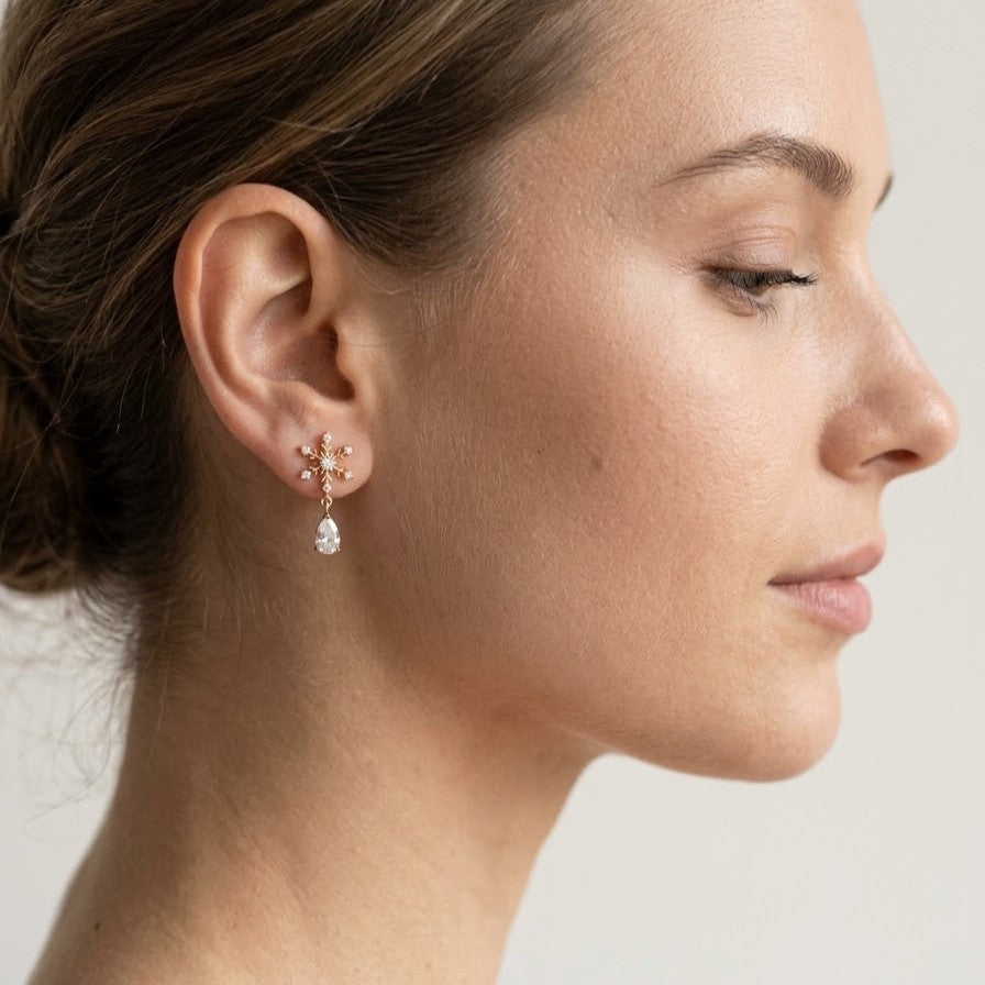 Boucles d’oreilles scintillantes avec flocon de neige et goutte