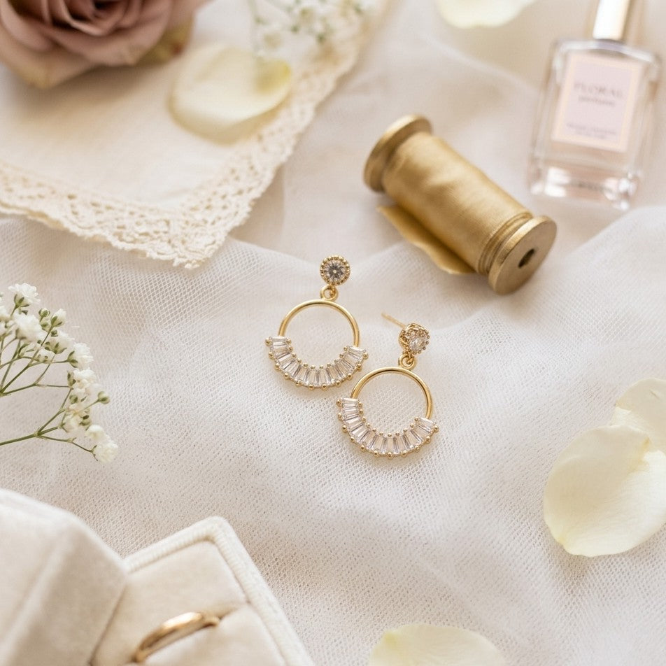 Boucles d'oreilles mariage avec strass et zircons, un éclat cosmique pour sublimer votre style.