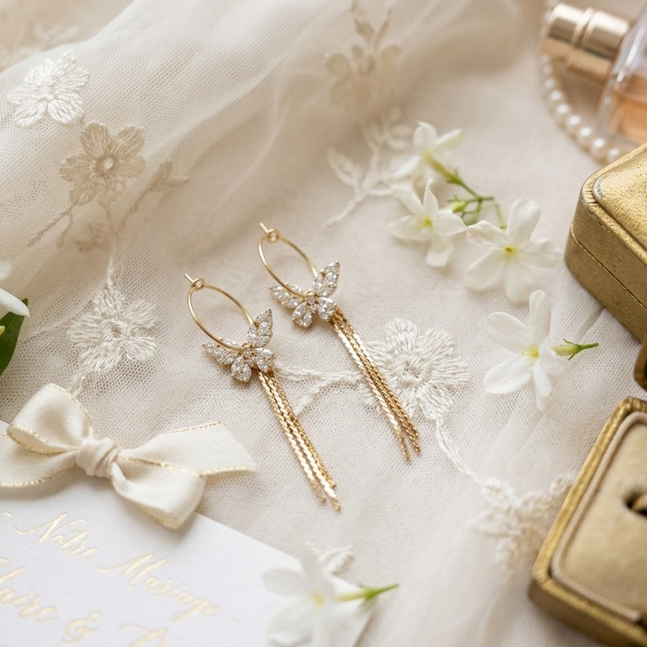 Boucles d'oreille breloque papillon en zircon et chaînes fines