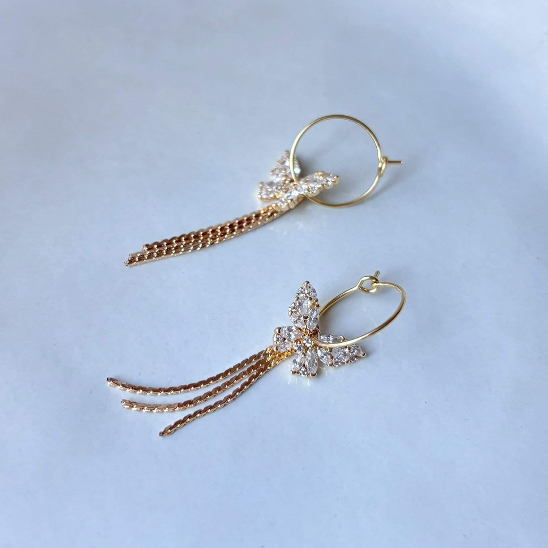 Boucles d'oreilles mariage élégantes avec pampille et zircon