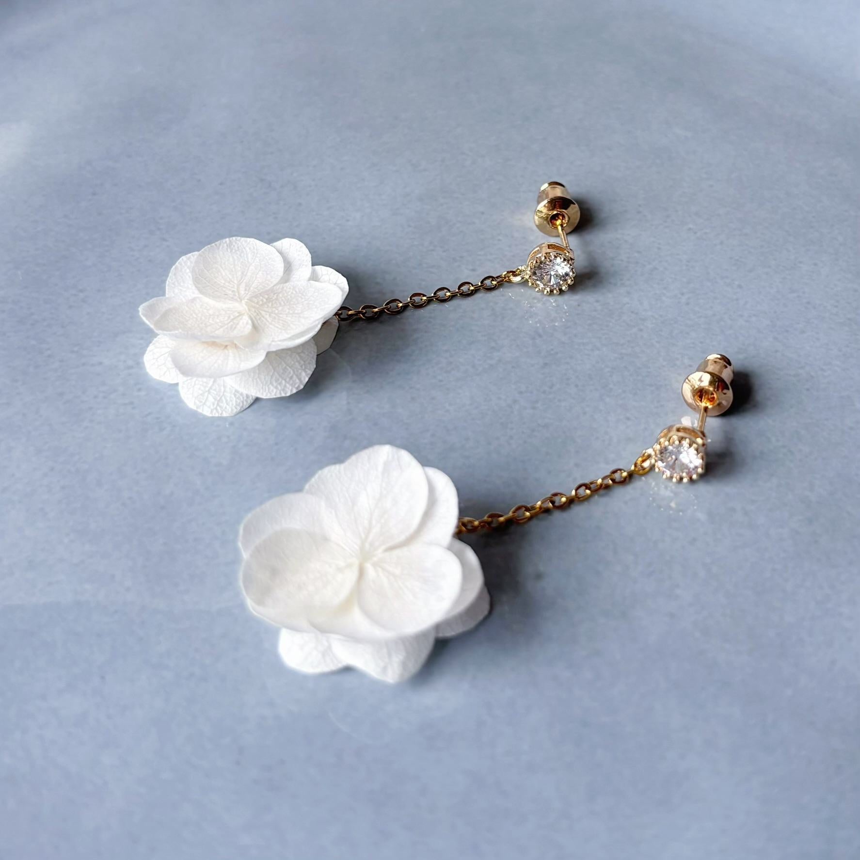 Boucles d’oreilles mariage fait main Hana&Alice fleurs stabilisées zircon